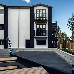 Cozy 1br With Hagley Park View Apartment